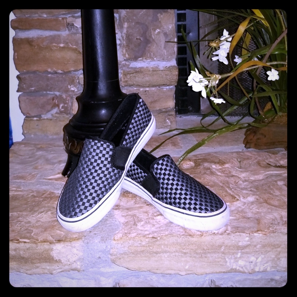 Boys Fila brand memory foam gray and black size 6